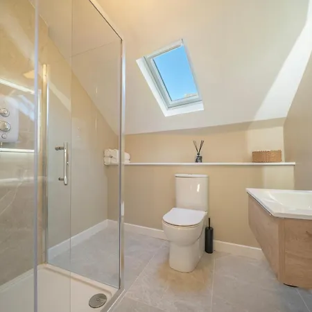 Homes No1 Newmans Mall