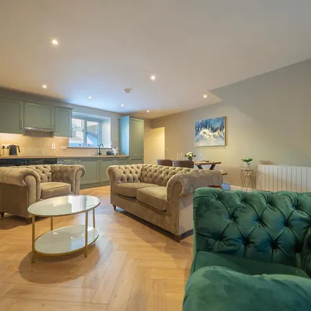 Homes No1 Newmans Mall