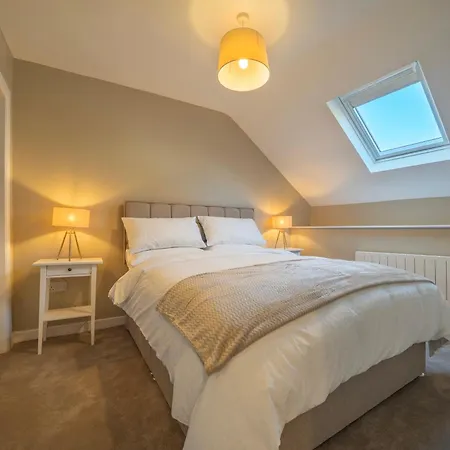 דירה Homes No1 Newmans Mall קינסייל